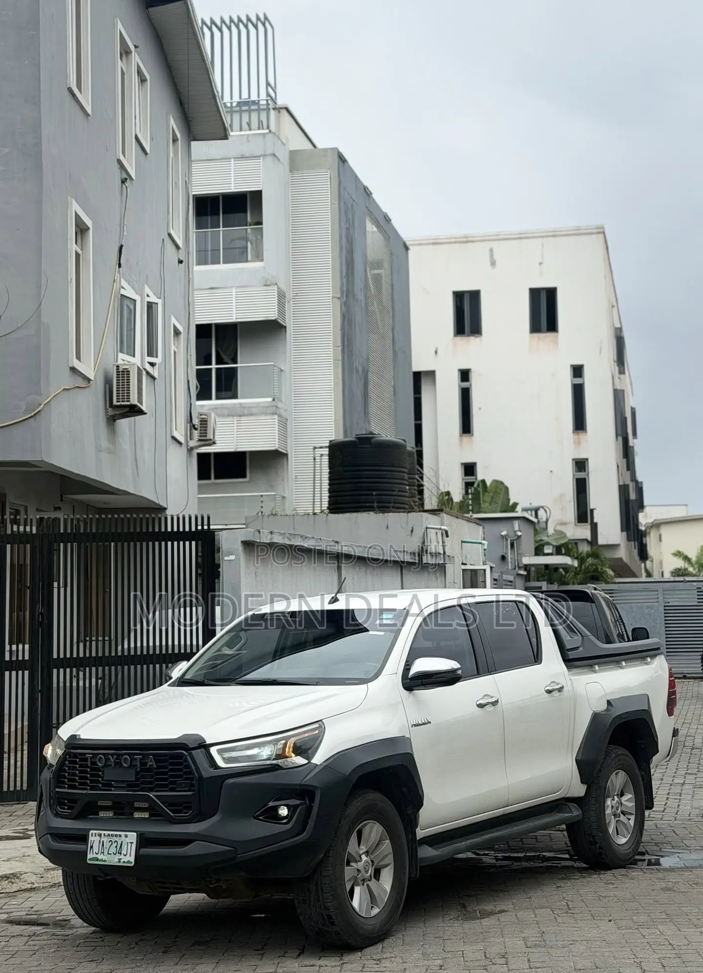 Toyota Hilux 2020 White