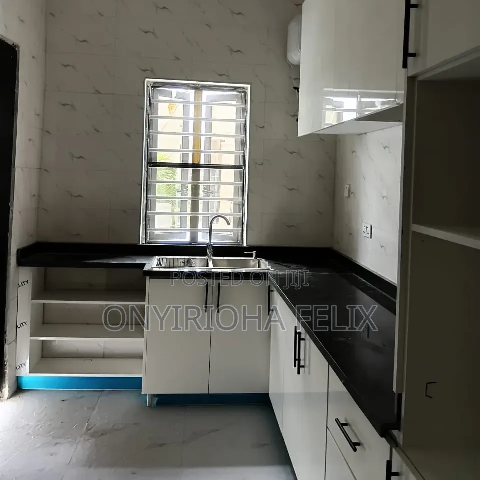 2bdrm Block of Flats in Gwarinpa 6Th Avenue, Bunkoro for rent
