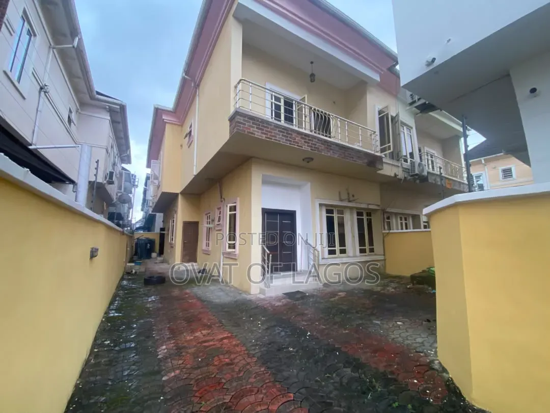4bdrm Duplex in Chevron for rent