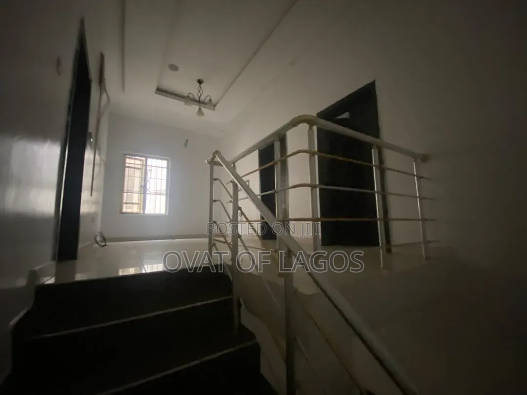 4bdrm Duplex in Chevron for rent
