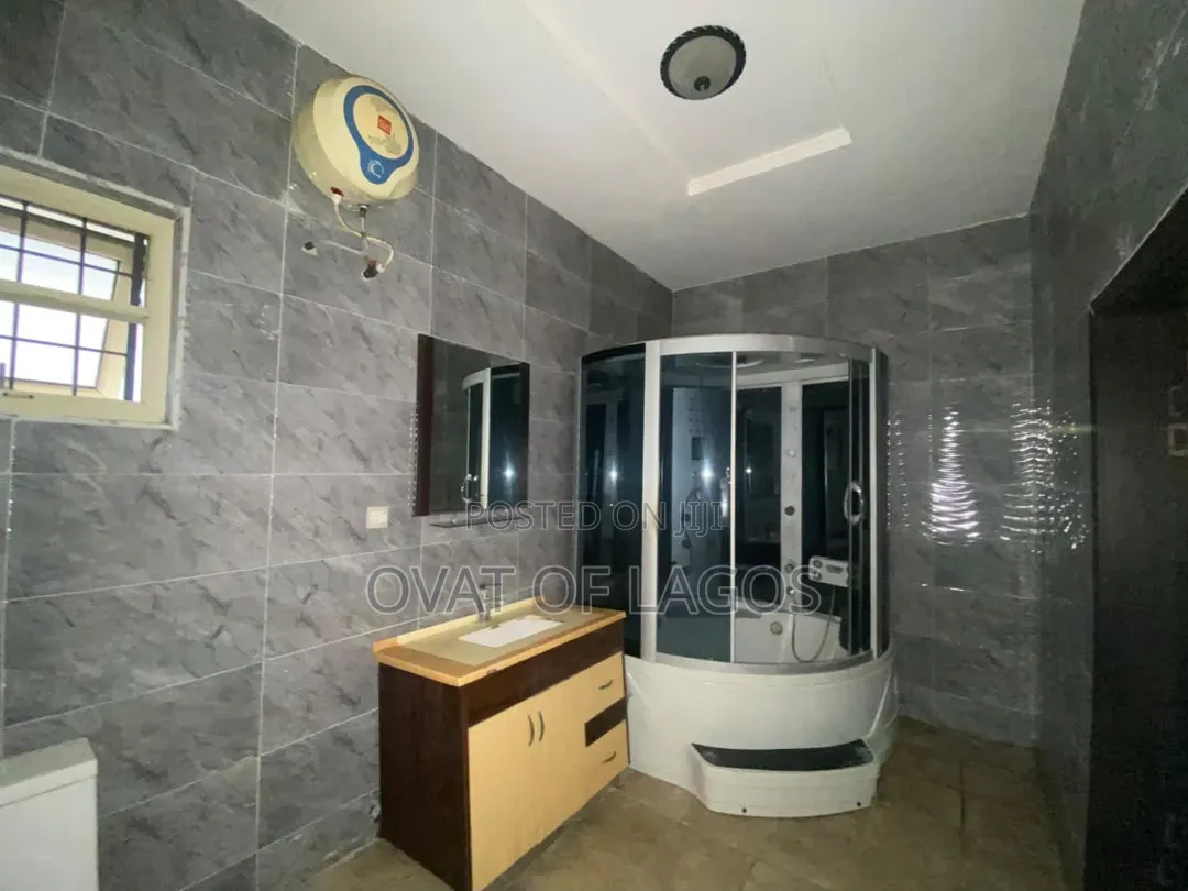 4bdrm Duplex in Chevron for rent