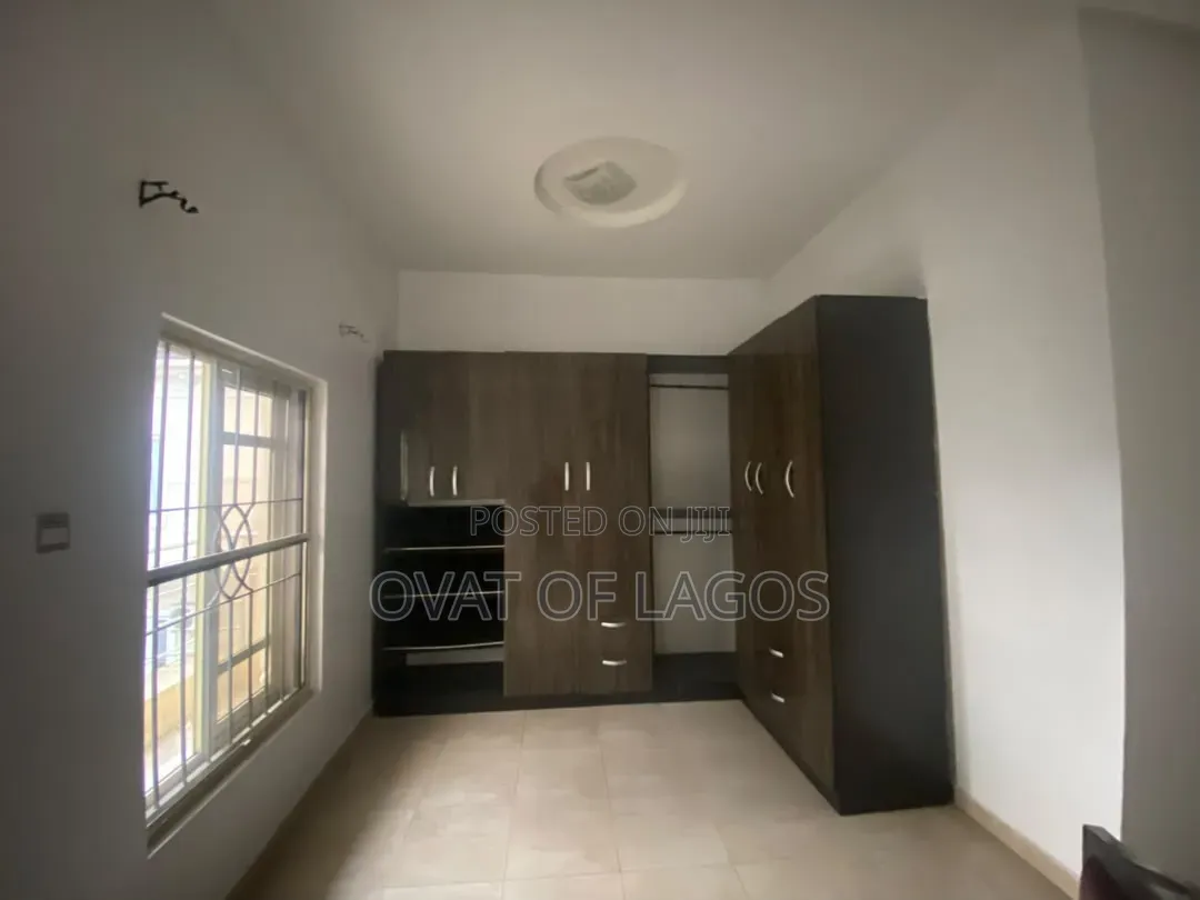4bdrm Duplex in Chevron for rent