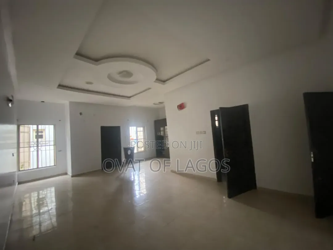 4bdrm Duplex in Chevron for rent