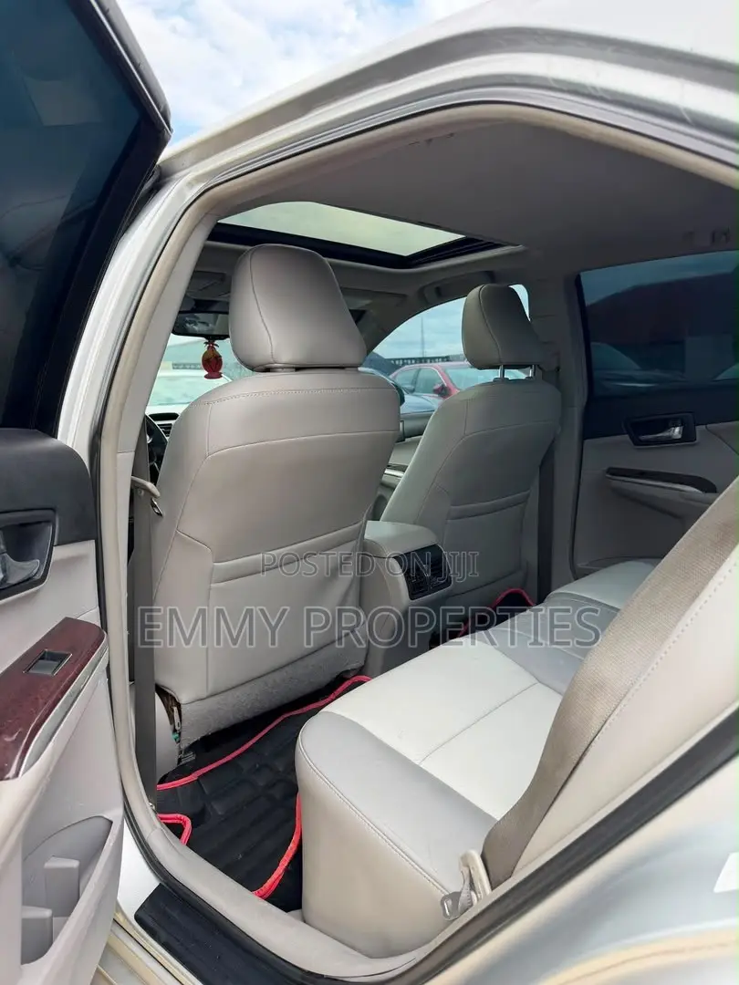 Toyota Camry XLE 4dr Sedan (2.5L 4cyl 6A) 2014 Silver
