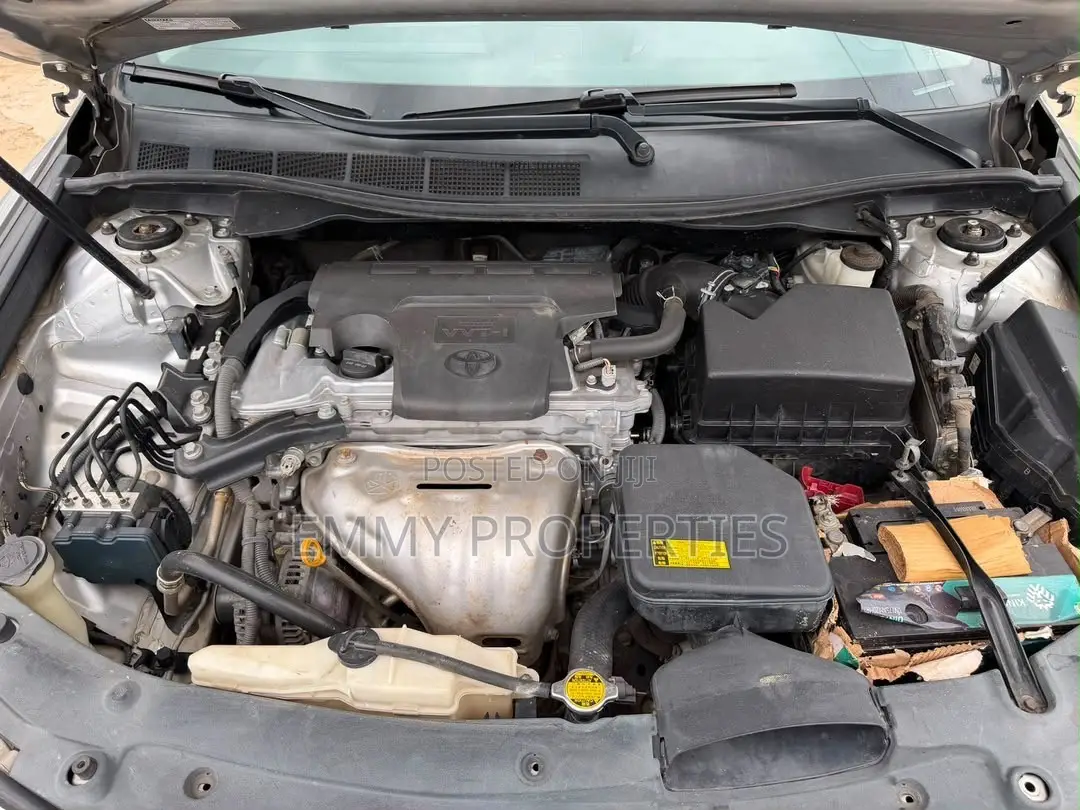 Toyota Camry XLE 4dr Sedan (2.5L 4cyl 6A) 2014 Silver