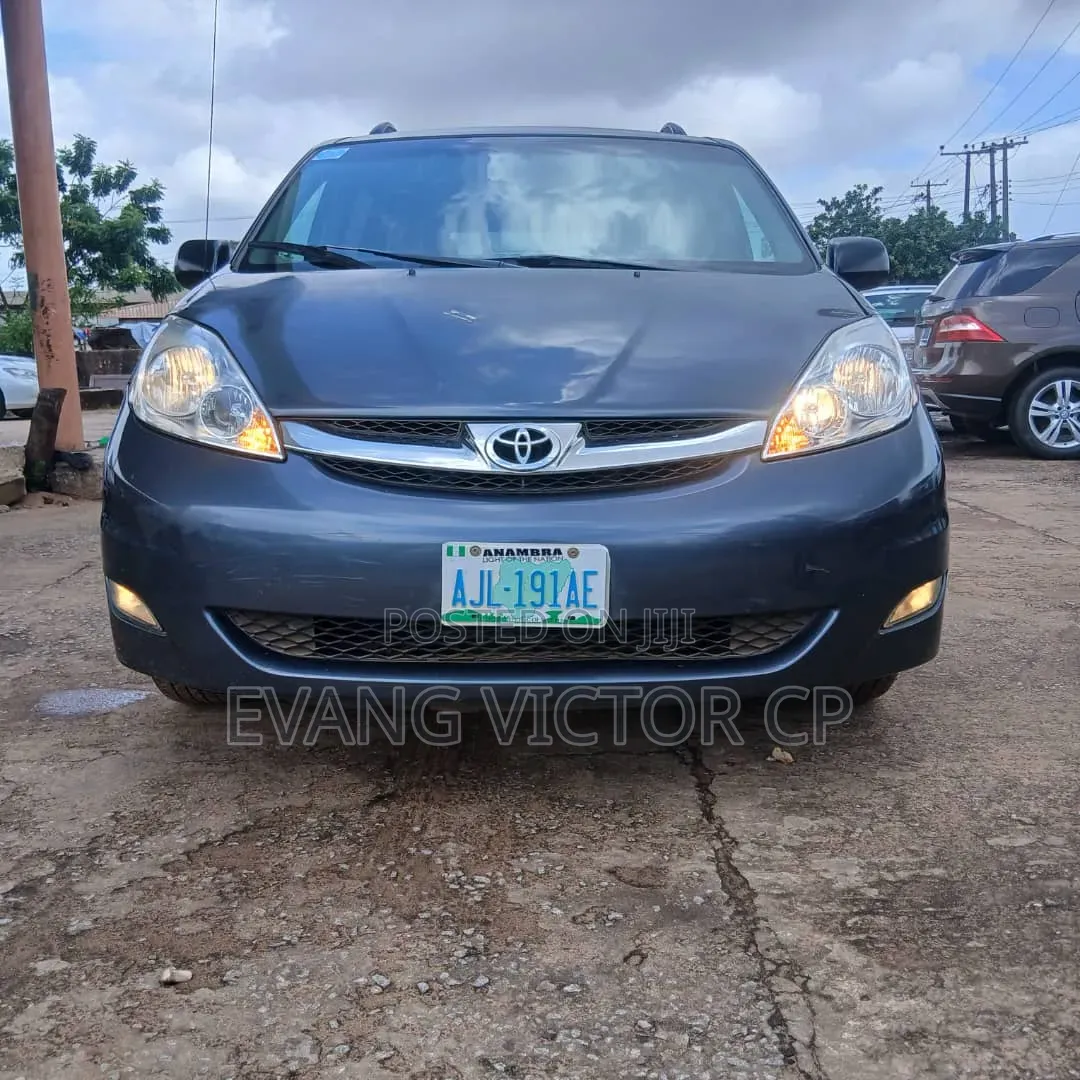 Toyota Sienna 2009 Blue