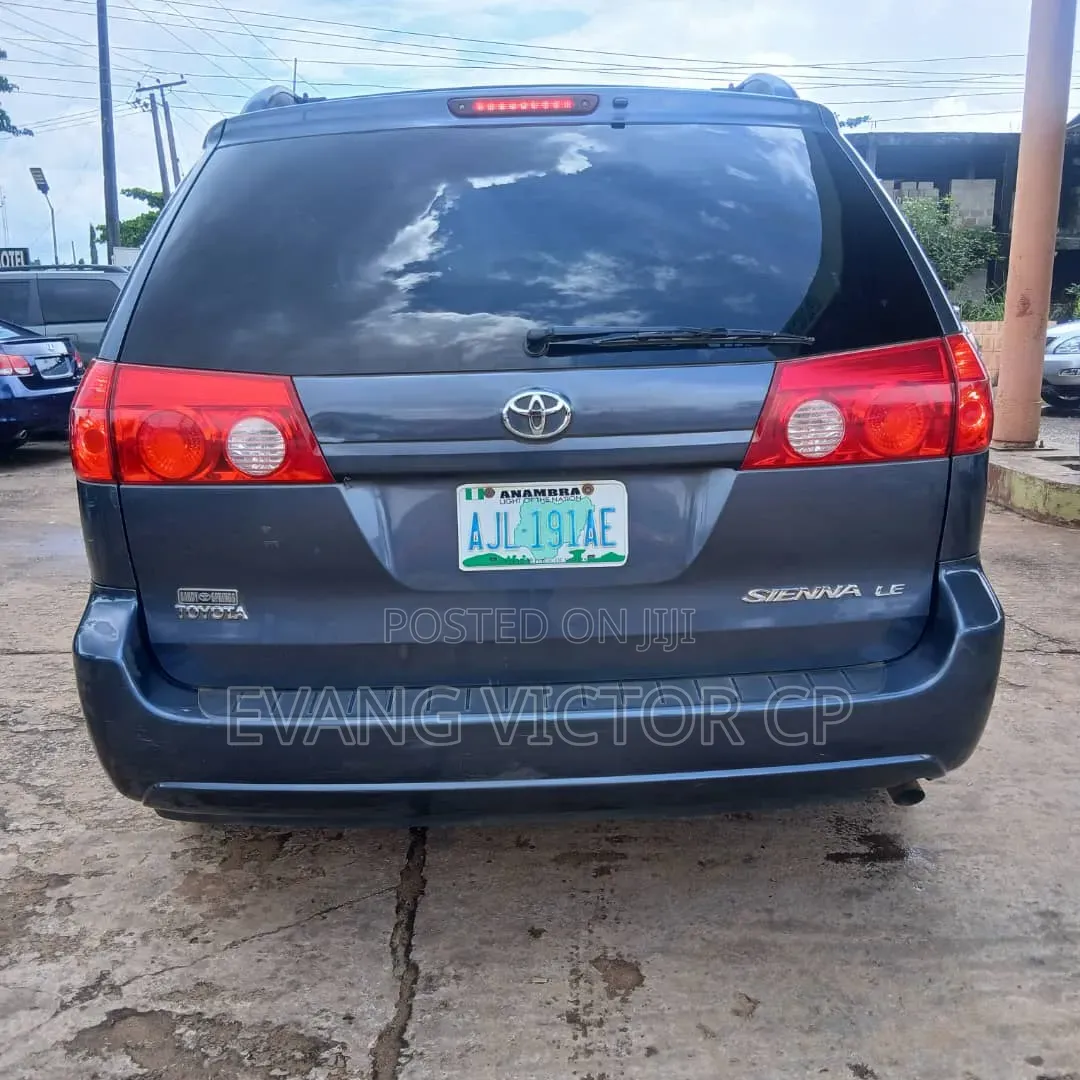Toyota Sienna 2009 Blue