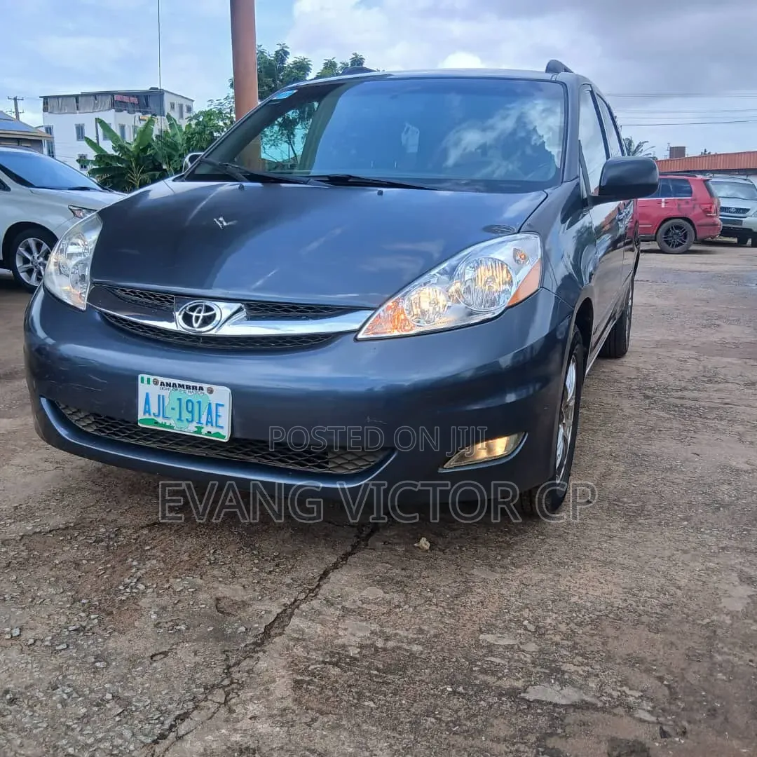 Toyota Sienna 2009 Blue