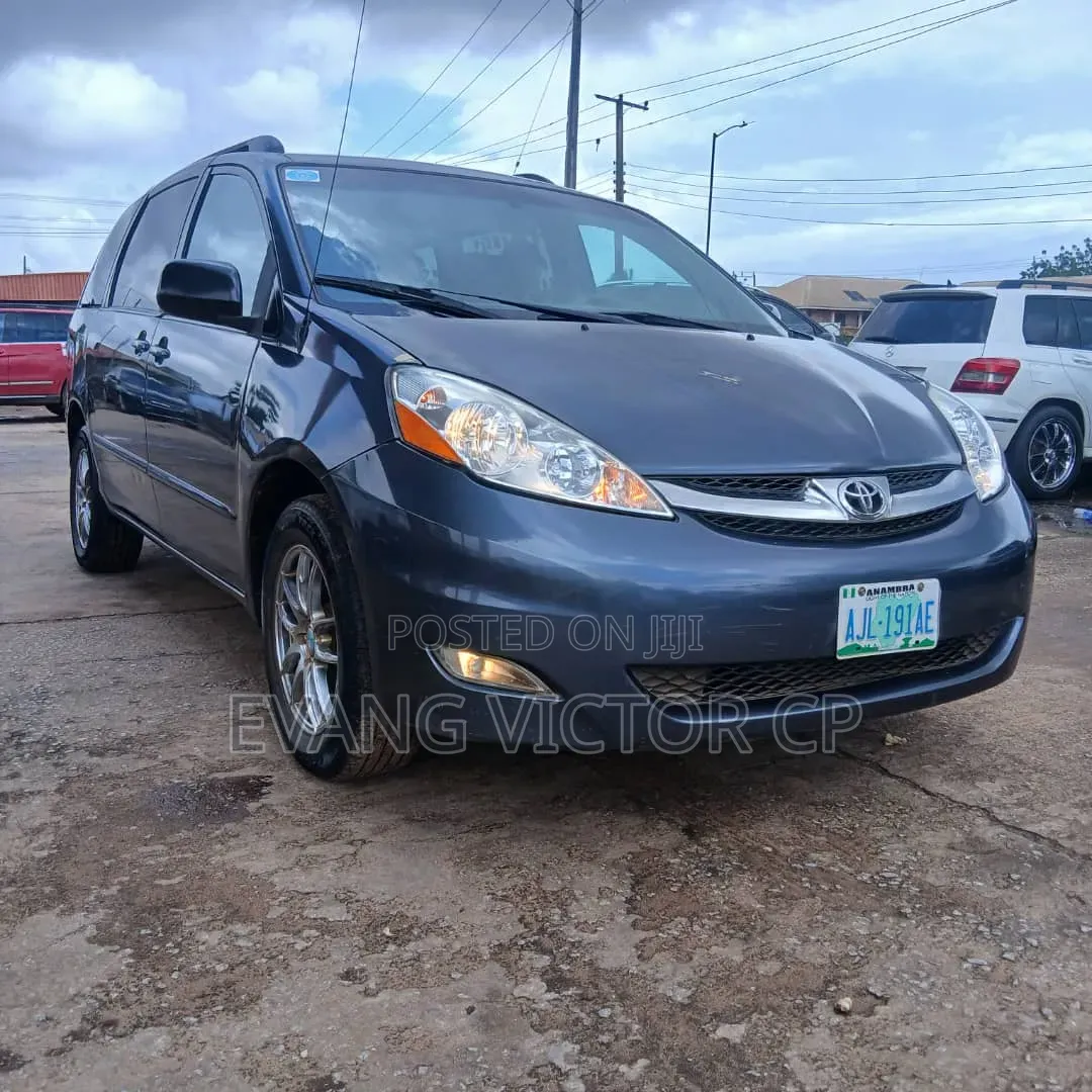 Toyota Sienna 2009 Blue