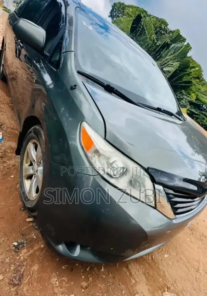 Toyota Sienna LE 8 Passenger 2012 Gray