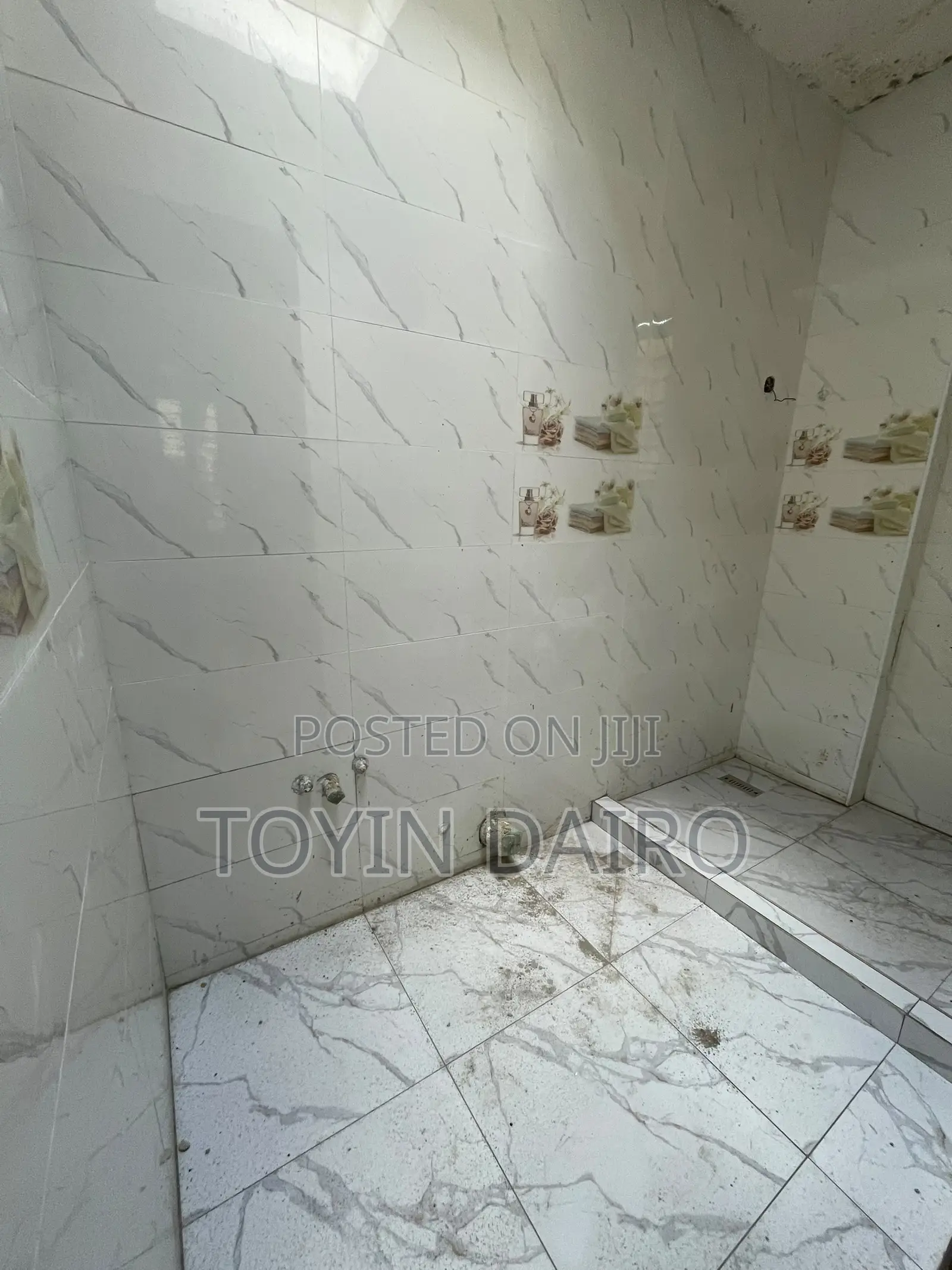 5bdrm Duplex in Akora Estate, Adeniyi Jones for sale