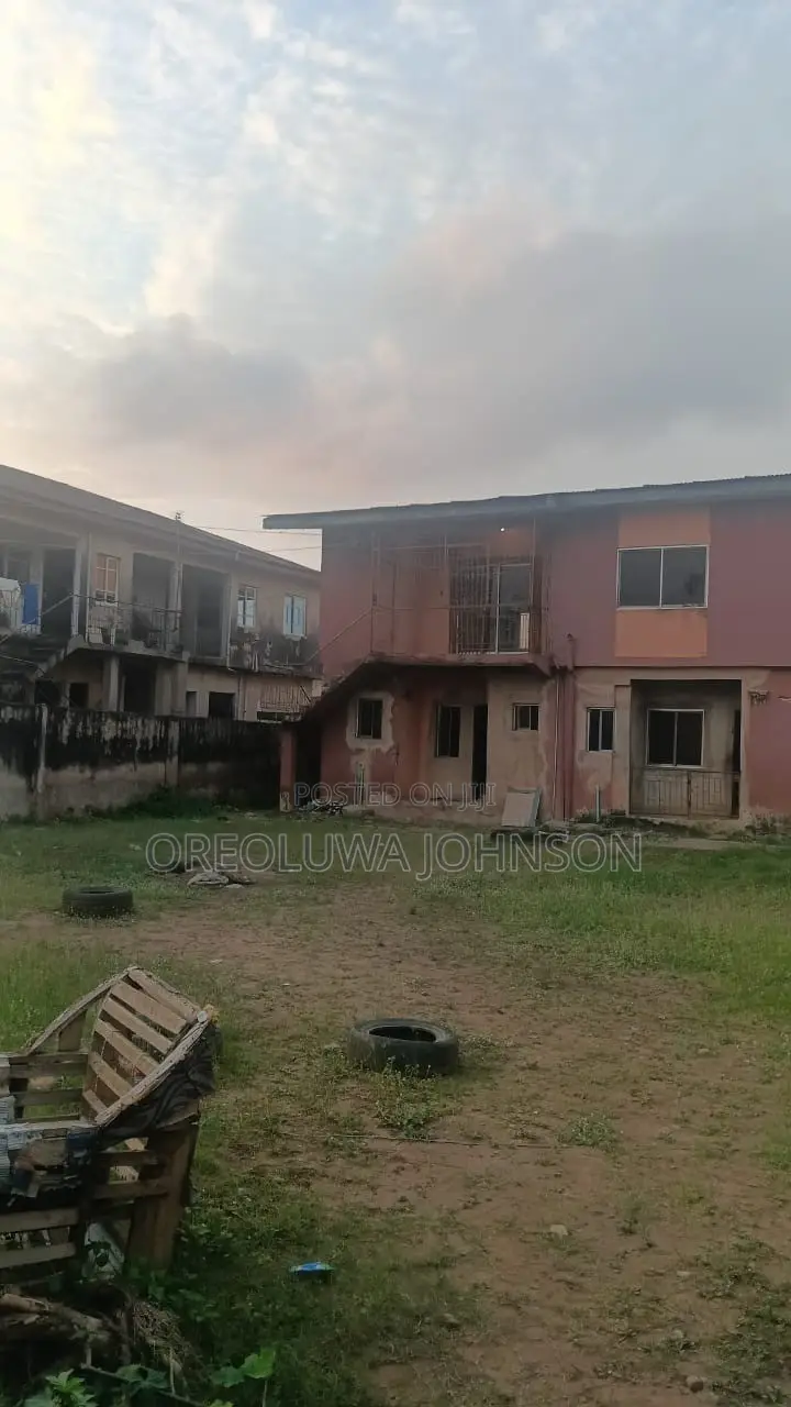 3bdrm Block of Flats in Egbe/Idimu for sale
