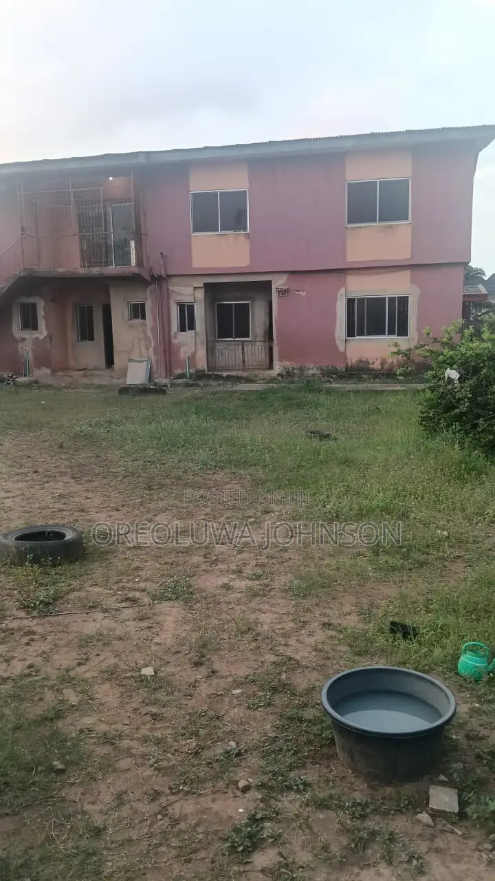 3bdrm Block of Flats in Egbe/Idimu for sale