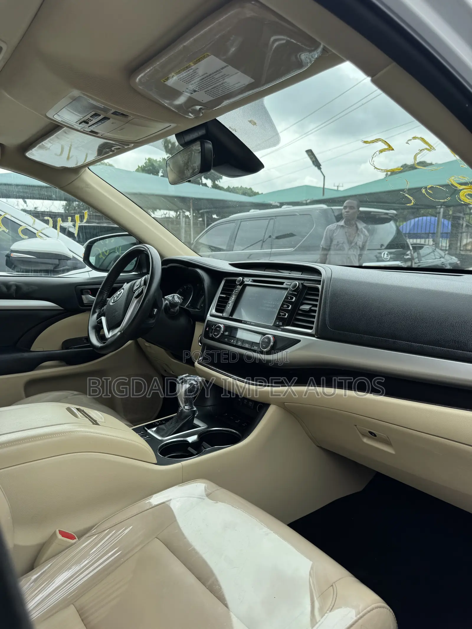 Toyota Highlander XLE 4x4 V6 (3.5L 6cyl 8A) 2018 White