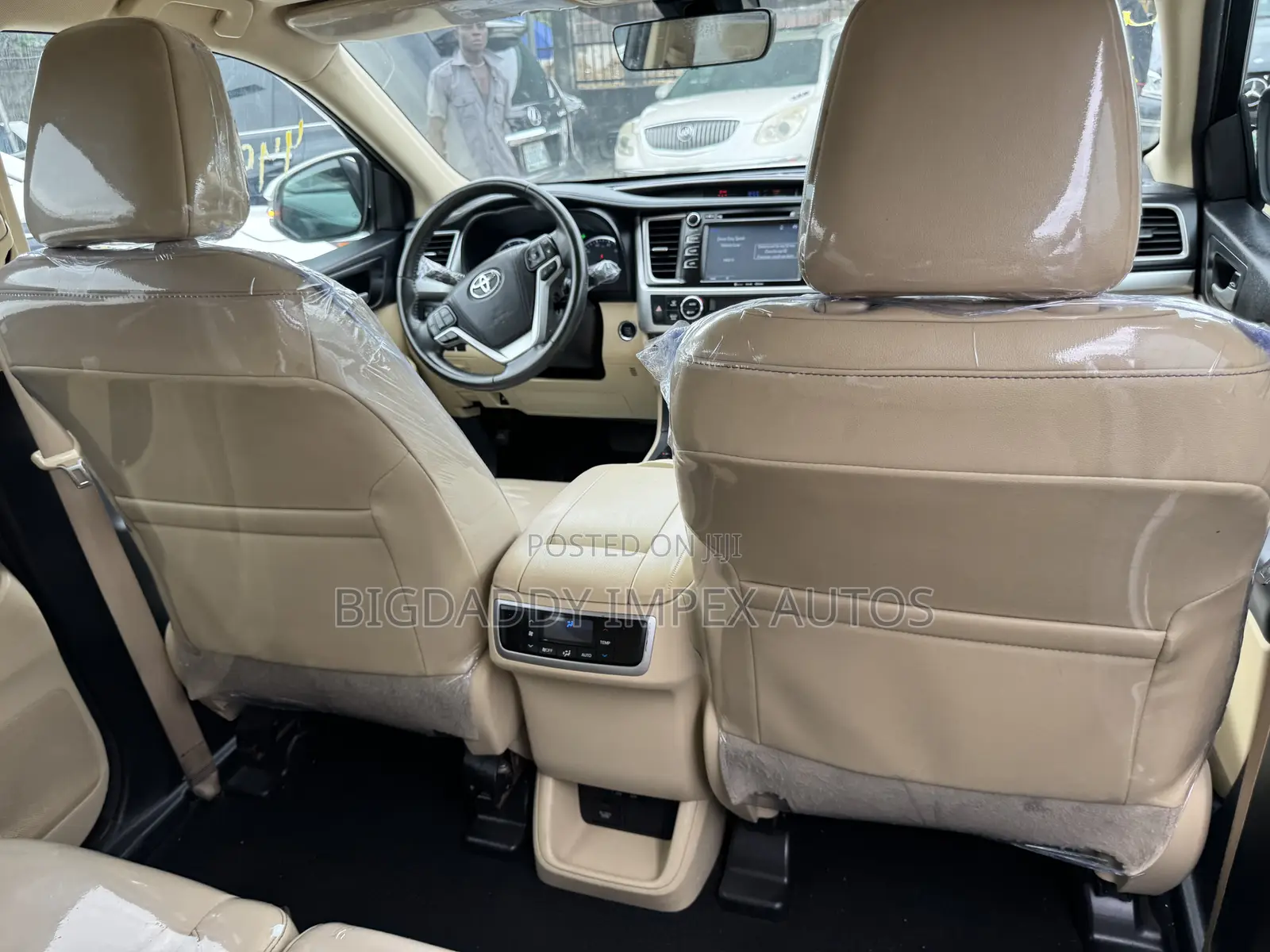 Toyota Highlander XLE 4x4 V6 (3.5L 6cyl 8A) 2018 White