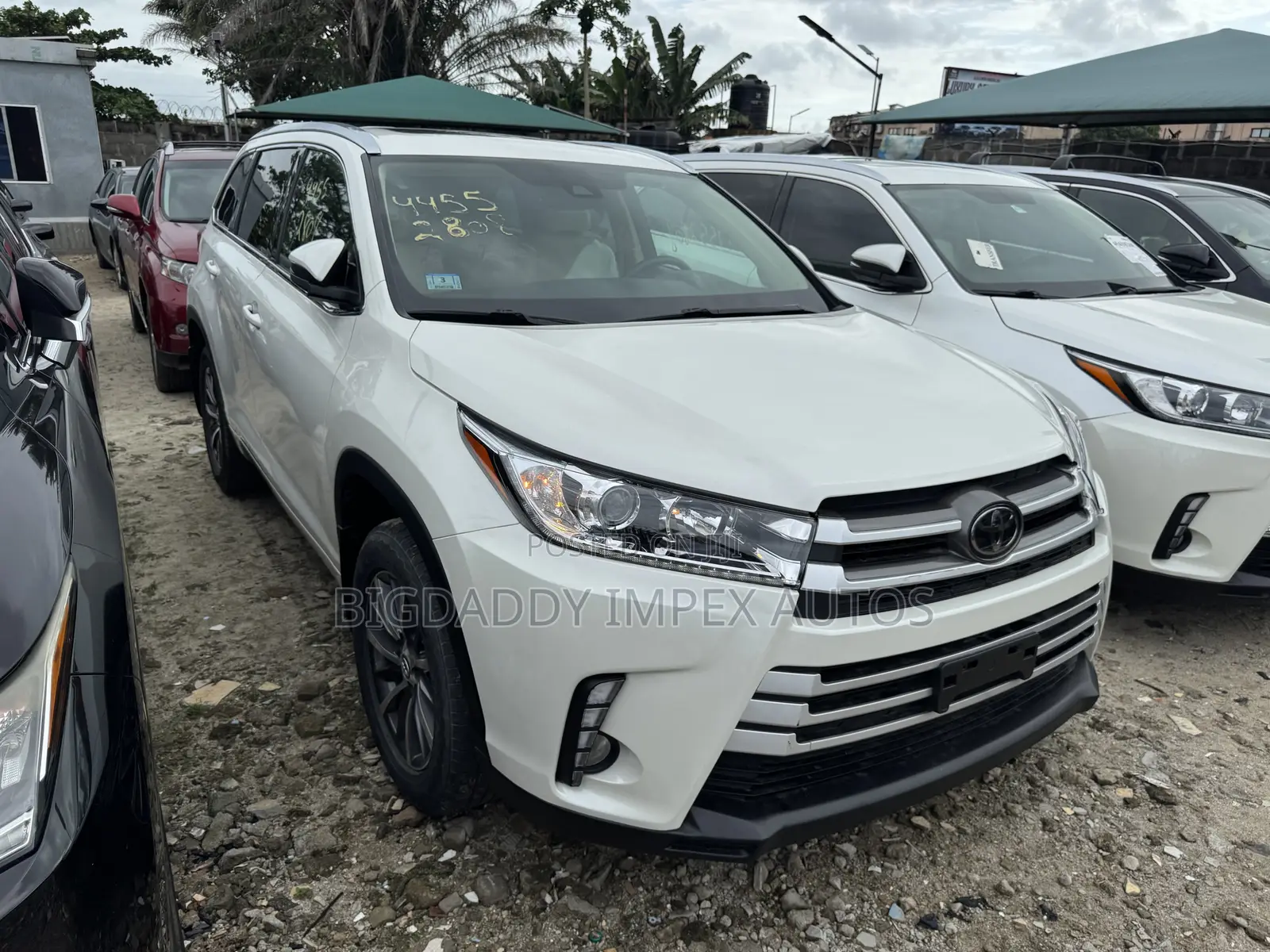 Toyota Highlander XLE 4x4 V6 (3.5L 6cyl 8A) 2018 White