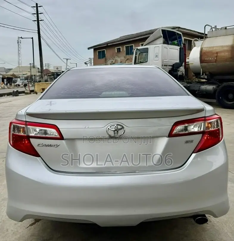 Toyota Camry SE 4dr Sedan (2.5L 4cyl 6A) 2013 Silver