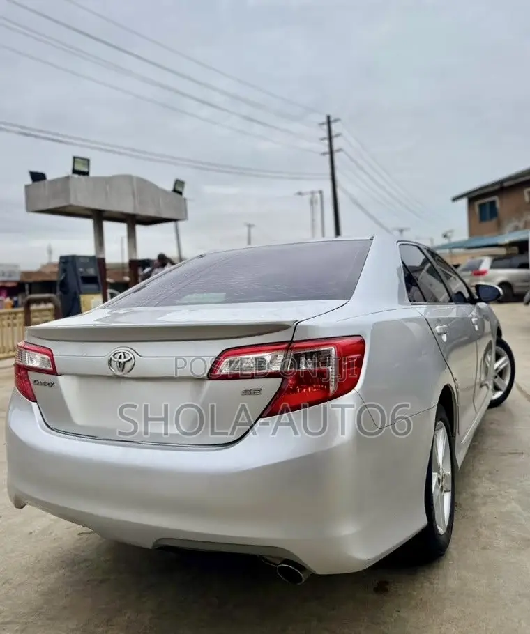 Toyota Camry SE 4dr Sedan (2.5L 4cyl 6A) 2013 Silver