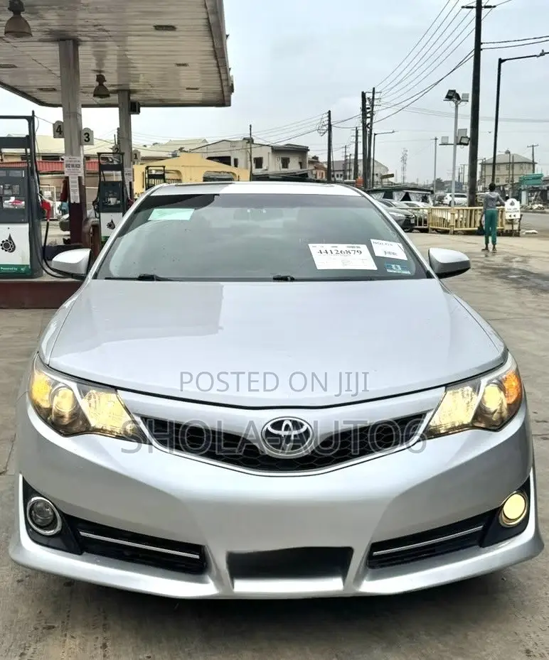 Toyota Camry SE 4dr Sedan (2.5L 4cyl 6A) 2013 Silver
