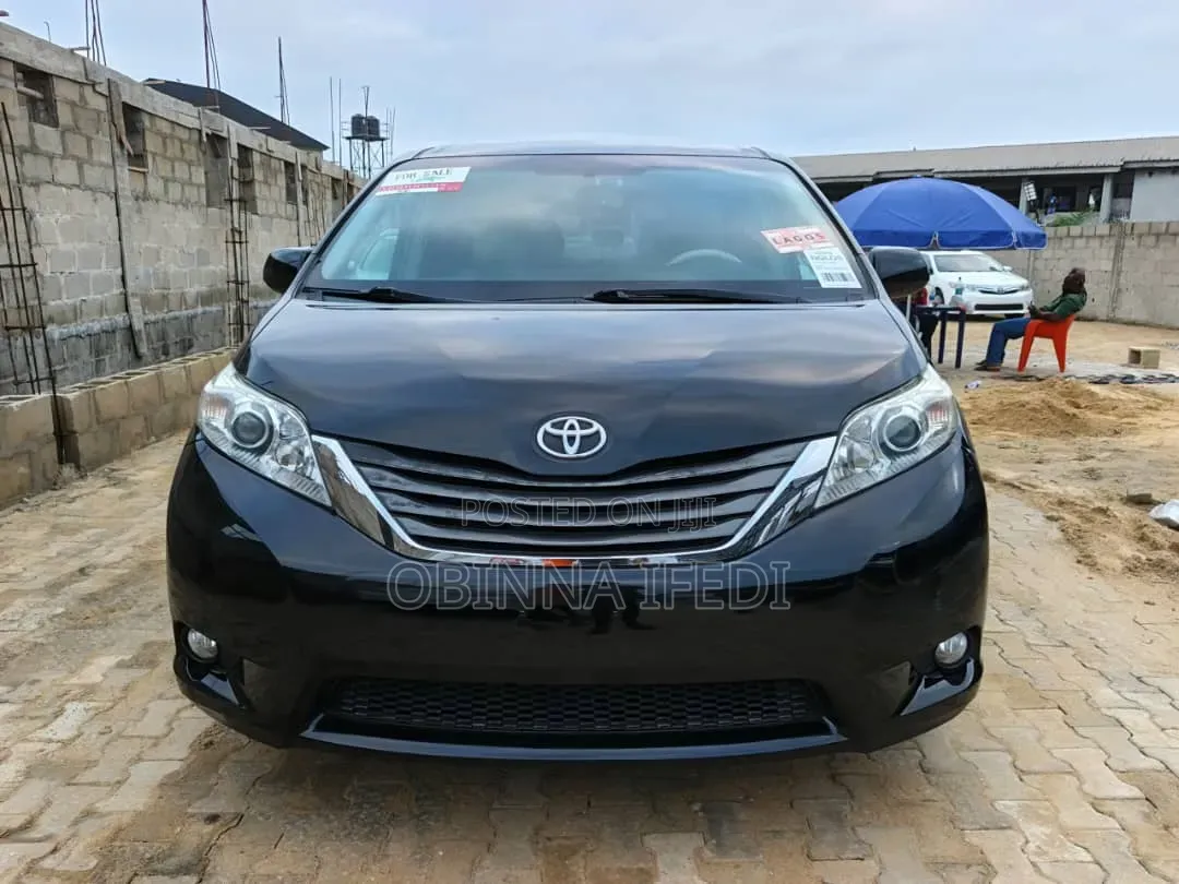 Toyota Sienna 2011 Black