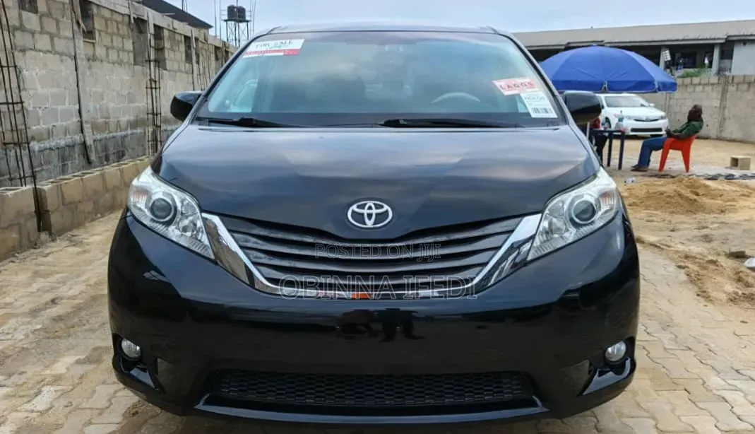 Toyota Sienna 2011 Black