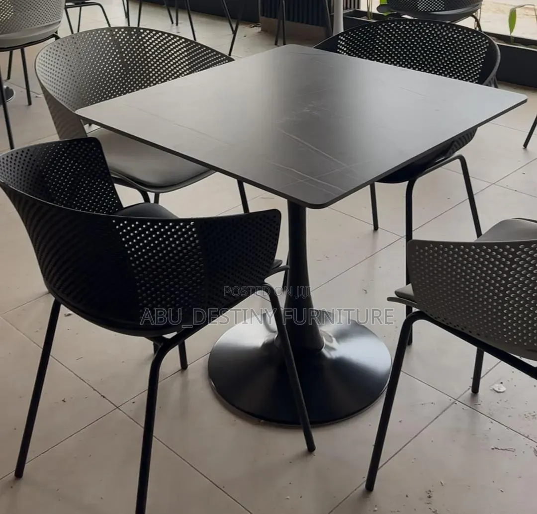 4 Seater Cafe/Restaurants Table Set