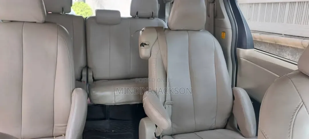 Toyota Sienna 2015 Black