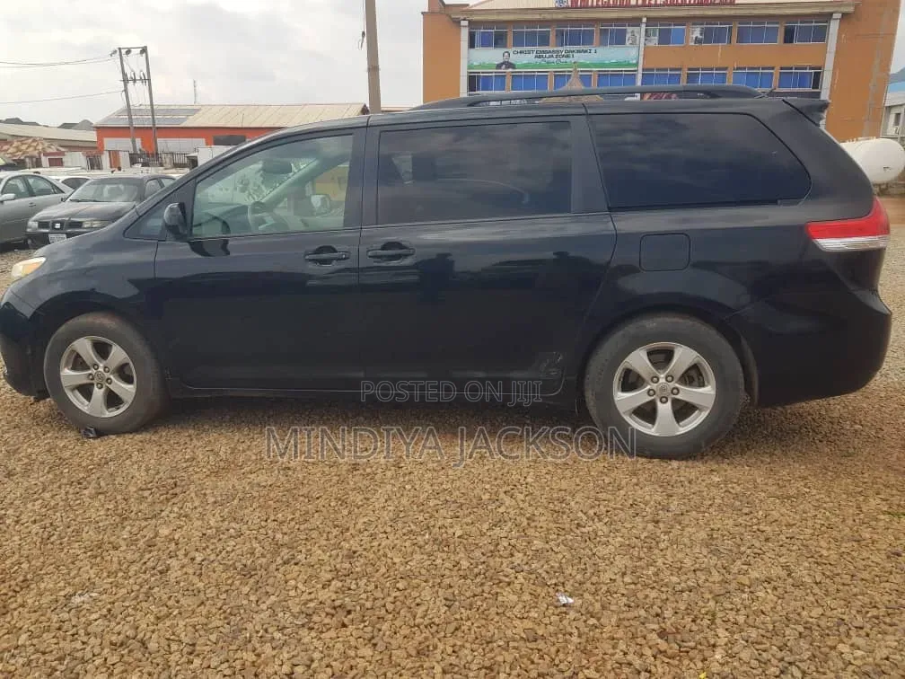 Toyota Sienna 2015 Black