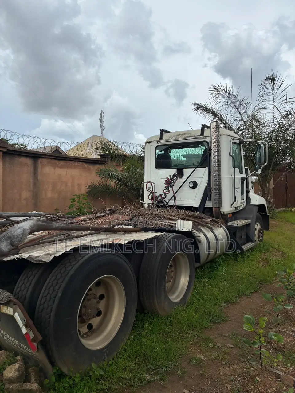 2009 Mack Truck Head.