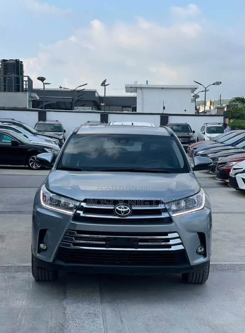 Toyota Highlander XLE 4x2 V6 (3.5L 6cyl 8A) 2018 Silver