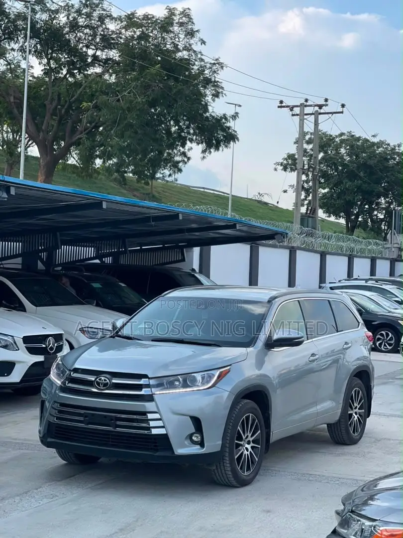 Toyota Highlander XLE 4x2 V6 (3.5L 6cyl 8A) 2018 Silver