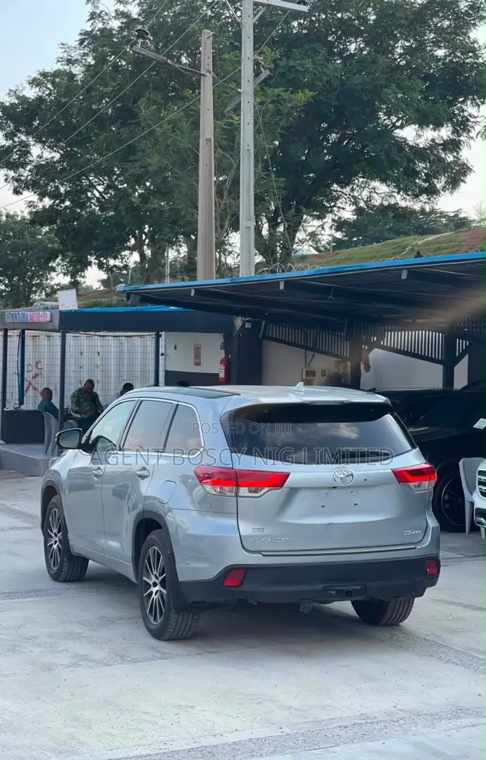 Toyota Highlander XLE 4x2 V6 (3.5L 6cyl 8A) 2018 Silver