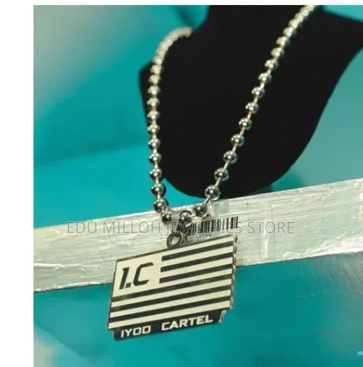 Fashion Stone Set and Iyoo Carter