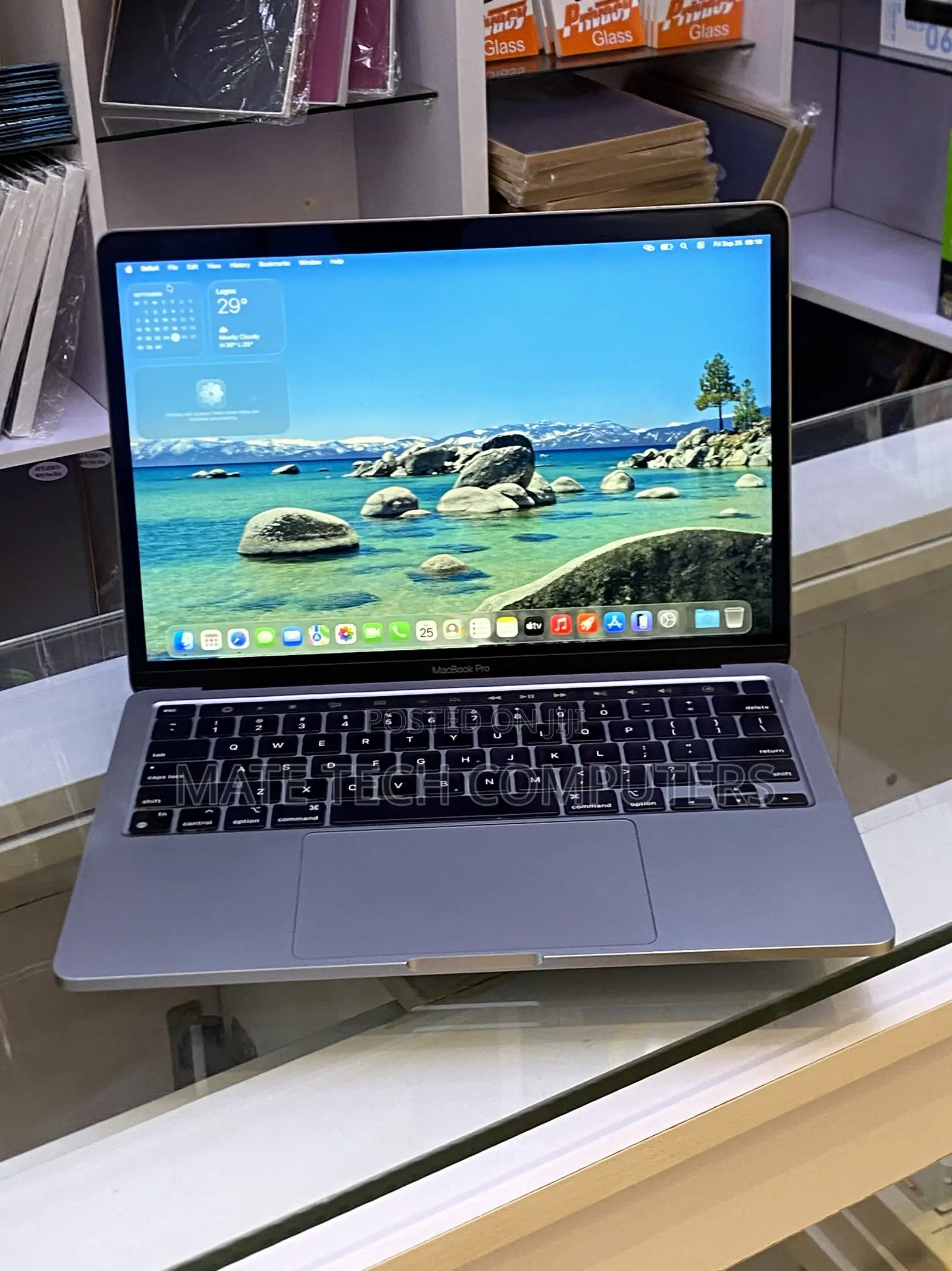Laptop Apple MacBook Pro 2022 M2 8GB Apple M2 SSD 256GB