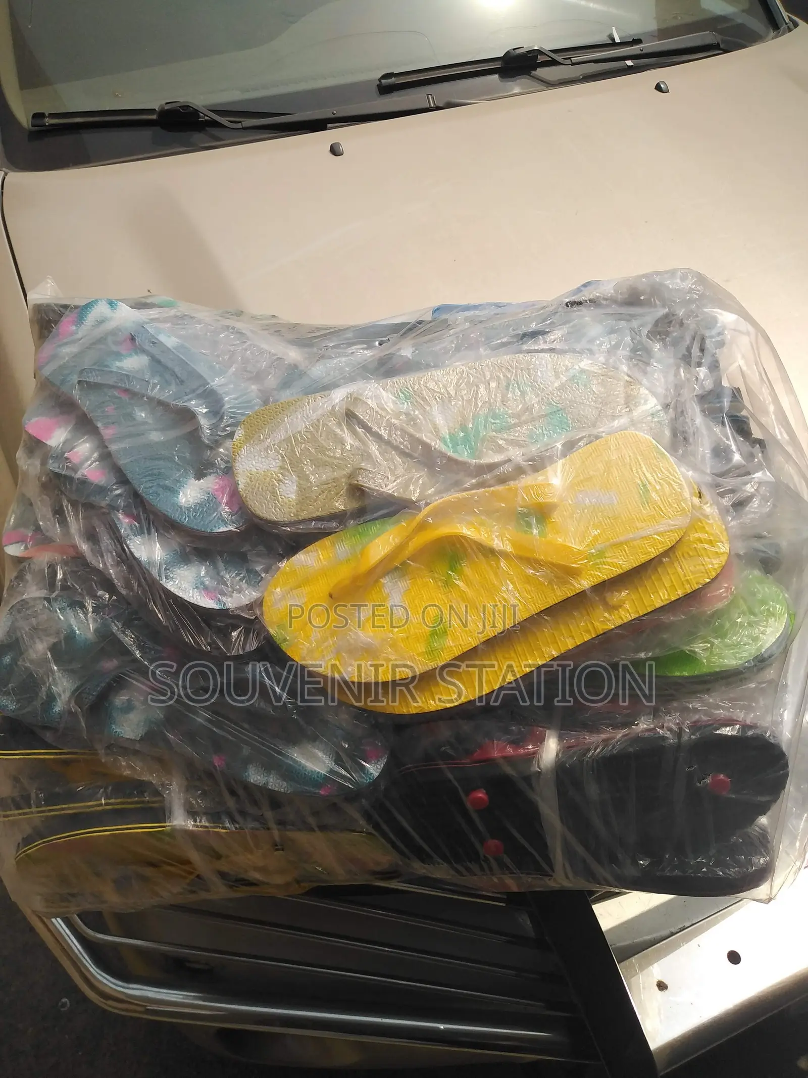 Bag of Flip Flop Bathroom Slippers Mixed Size , 48 Pairs in a Bag
