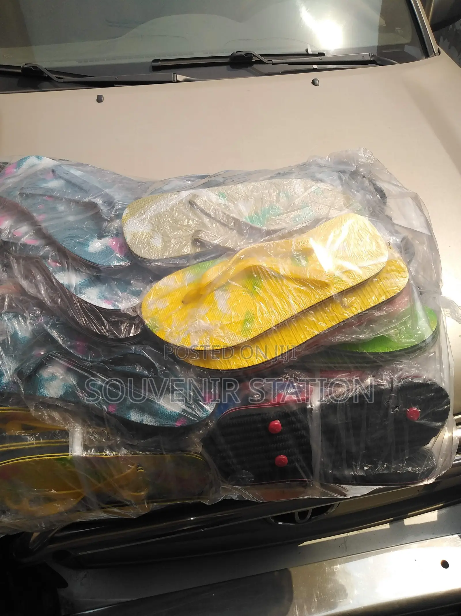 Bag of Flip Flop Bathroom Slippers Mixed Size , 48 Pairs in a Bag