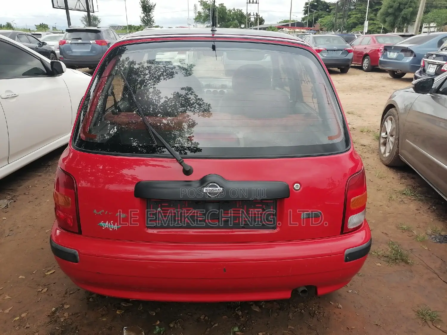 Nissan Micra 2000 Red