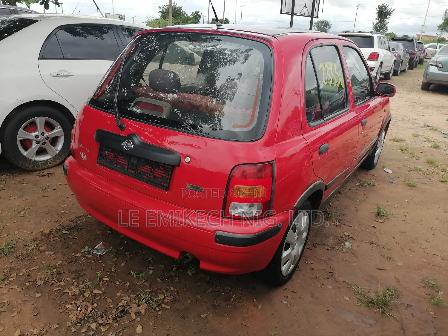 Nissan Micra 2000 Red