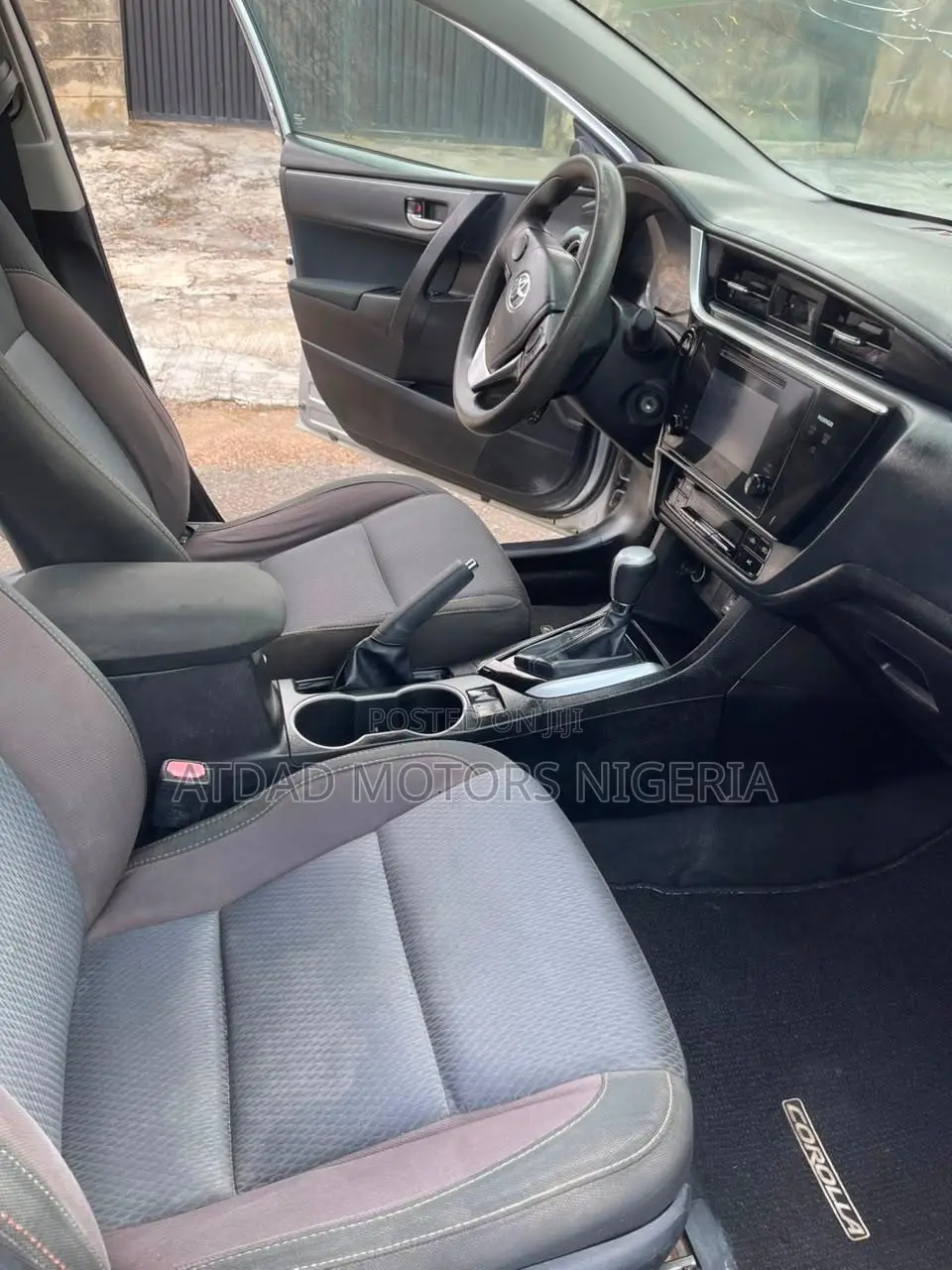 Toyota Corolla LE 4dr Sedan (1.8L 4cyl CVT) 2017 Silver