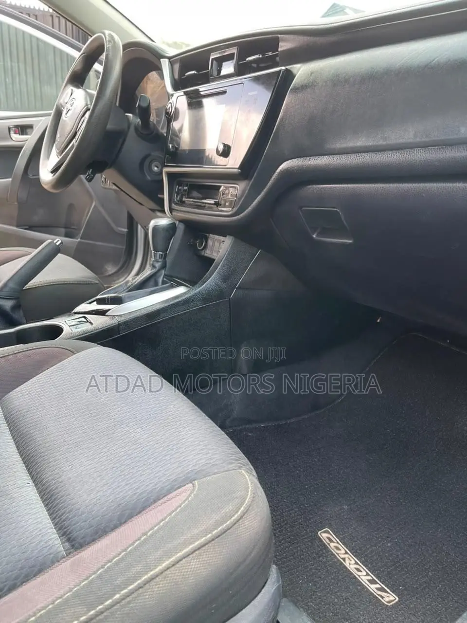 Toyota Corolla LE 4dr Sedan (1.8L 4cyl CVT) 2017 Silver