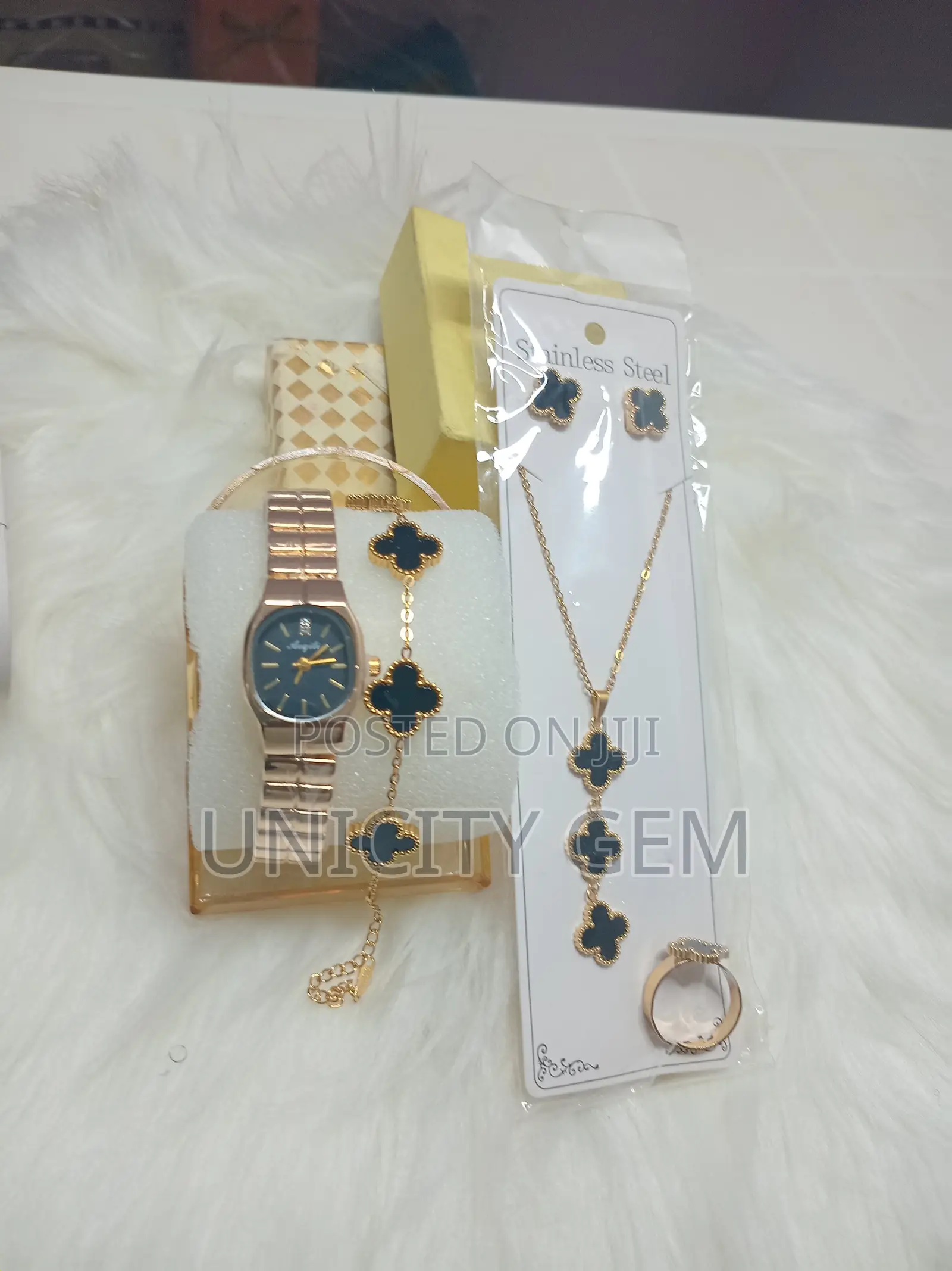 Elegant Jewellery With Wristwatch Combo