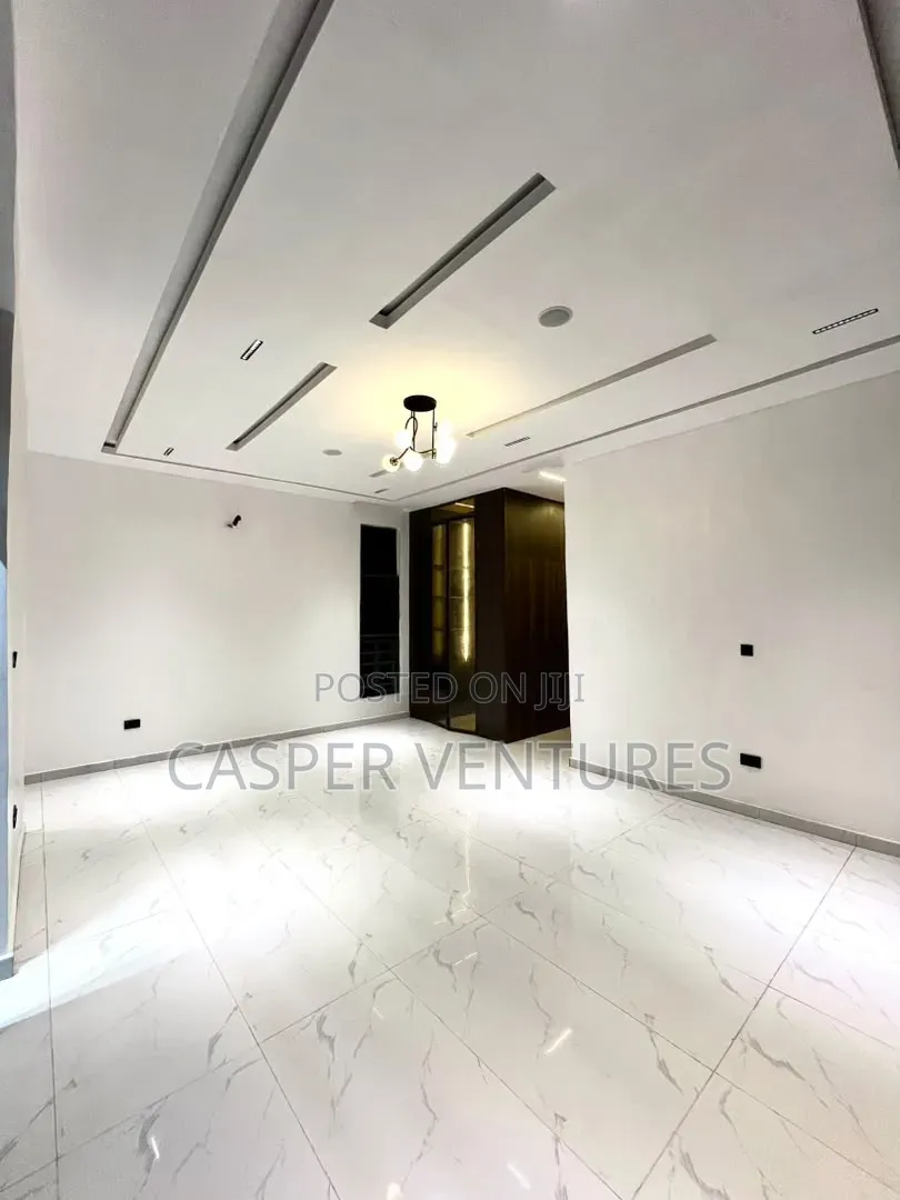 5bdrm Duplex in Royal Pine, Lekki Phase 2 for sale