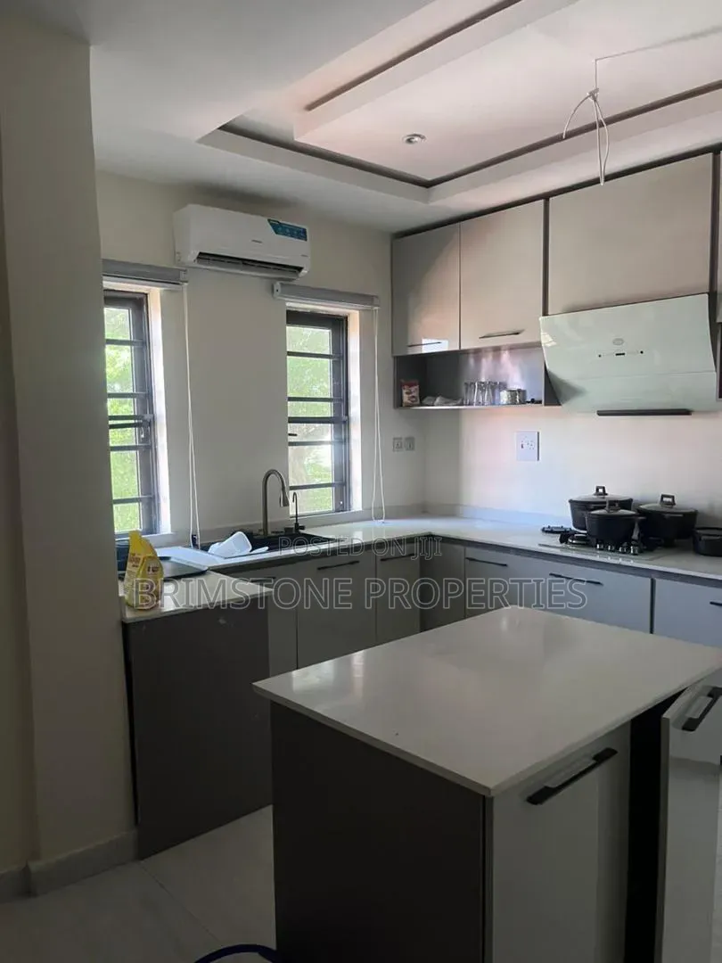 Furnished 3bdrm Apartment in Lekki Phase 1 for sale