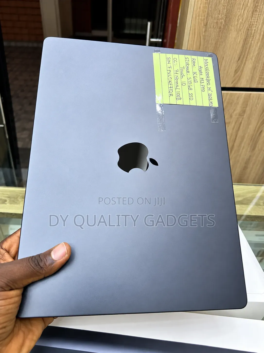 Laptop Apple MacBook Pro 2023 M3 Pro 18GB Apple M3 Pro SSD 512GB