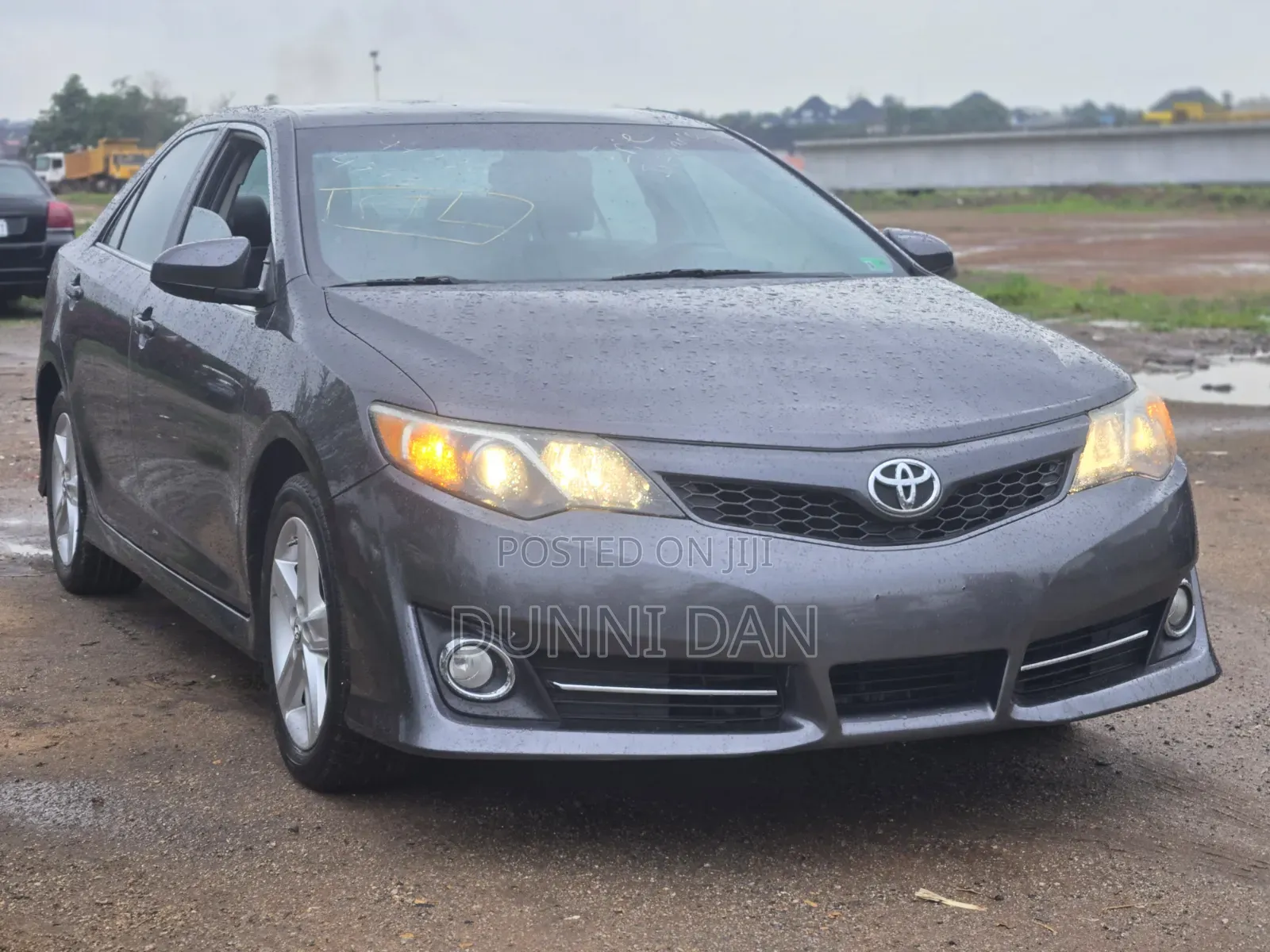 Toyota Camry SE 4dr Sedan (2.5L 4cyl 6A) 2013 Gray