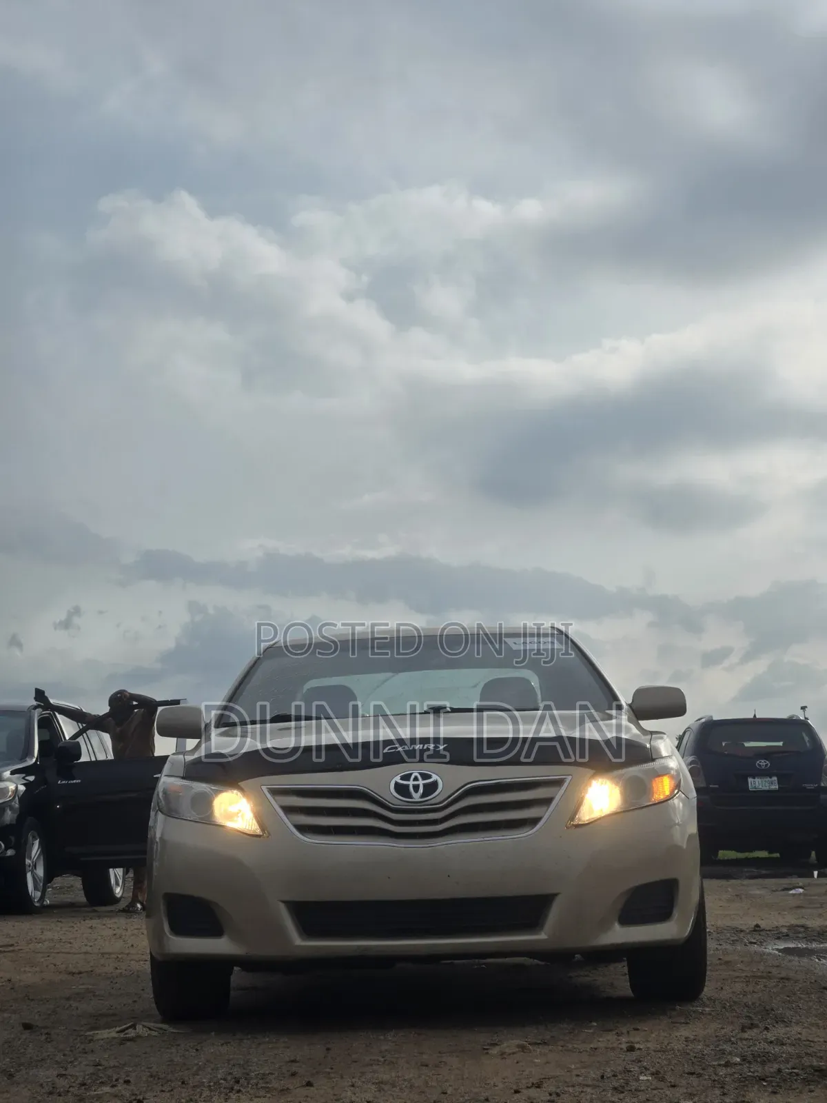 Toyota Camry LE 4dr Sedan (2.5L 4cyl 6A) 2011 Gold