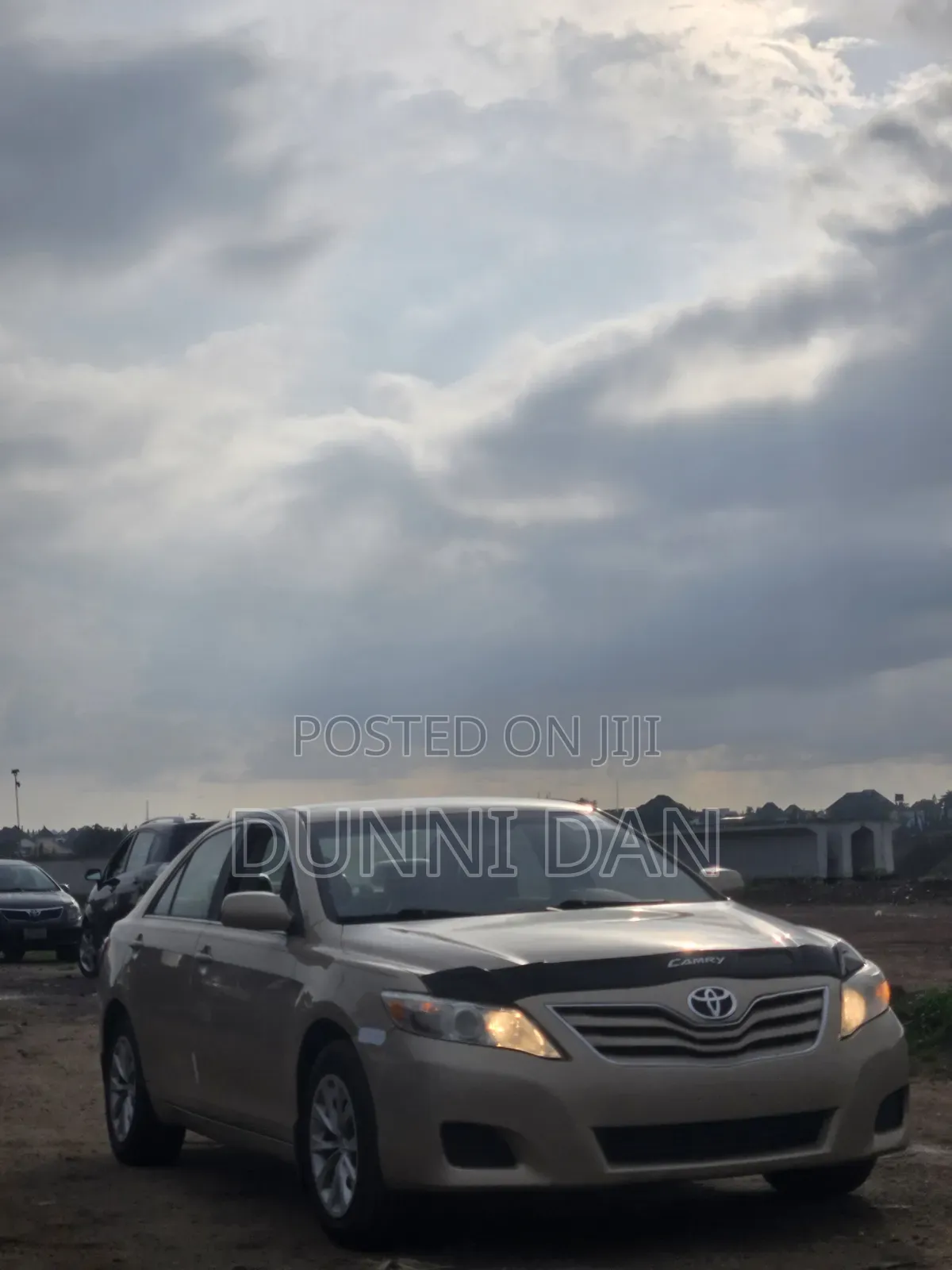 Toyota Camry LE 4dr Sedan (2.5L 4cyl 6A) 2011 Gold