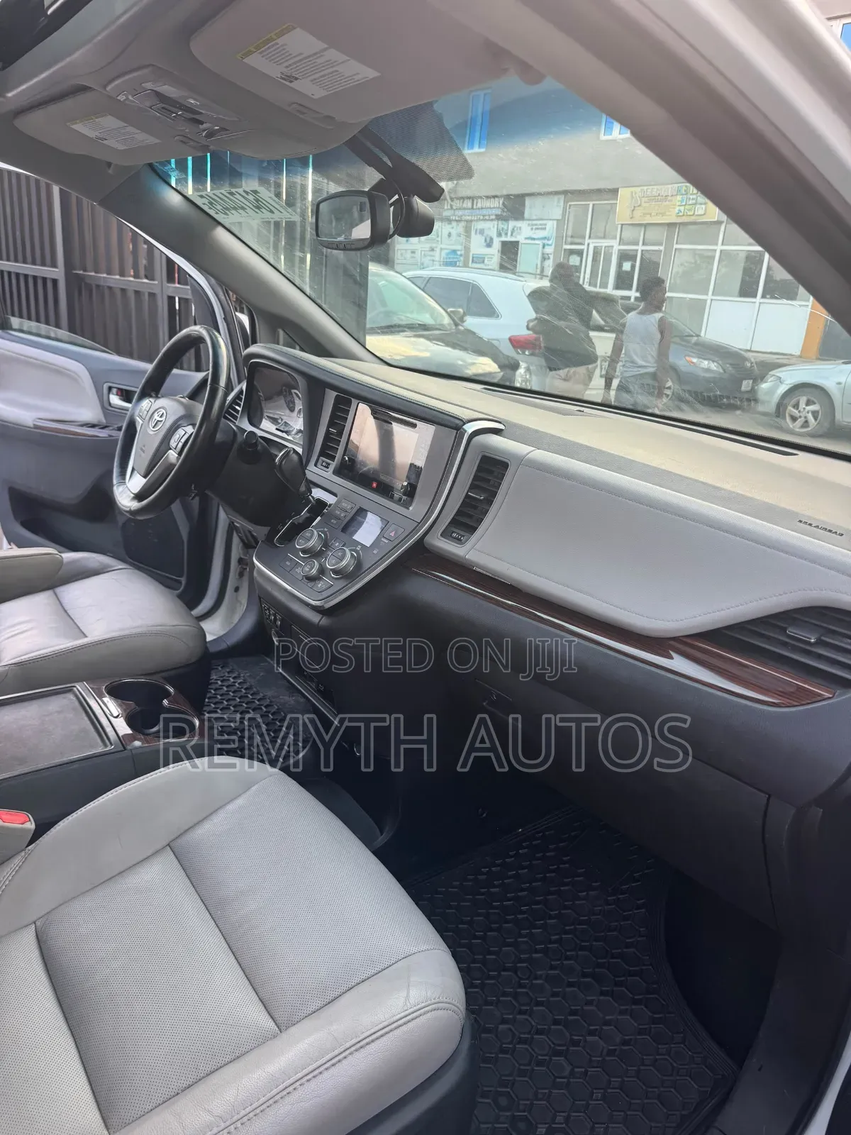 Toyota Sienna Limited Premium 7 Passenger (3.5L 6cyl 8A) 2017 White
