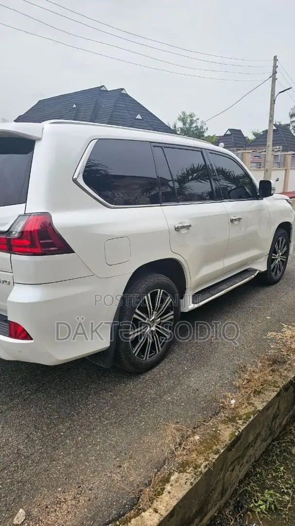 Lexus LX 2018 White
