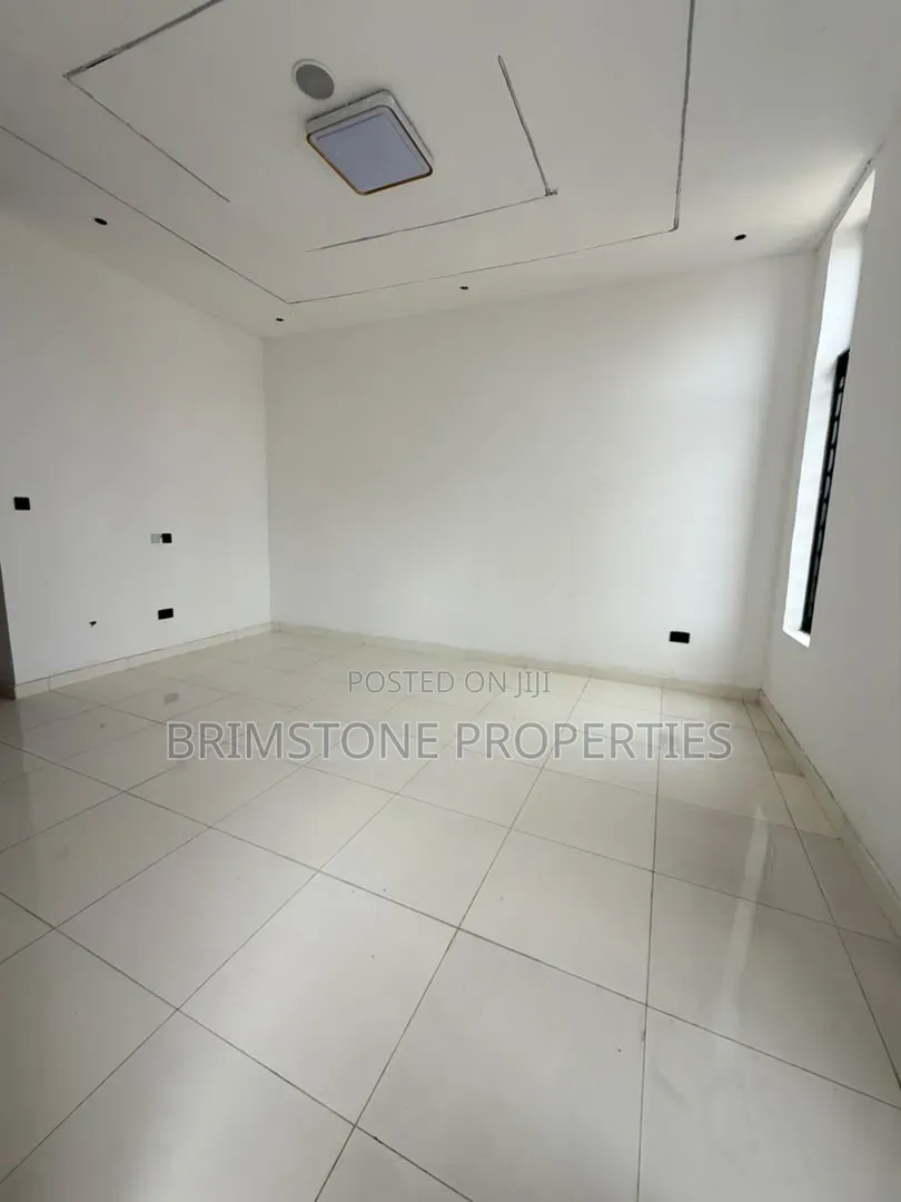 Furnished 3bdrm Duplex in VGC / Ajah for sale